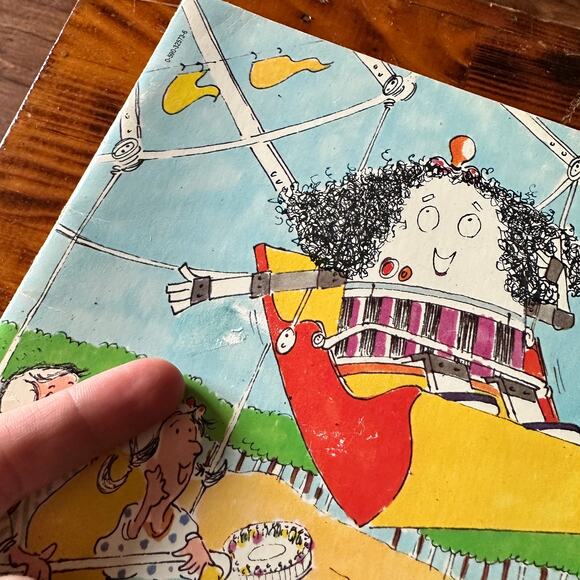 Vintage 1983 Ruthie The Robot Paperback Book - Picture 2 of 9